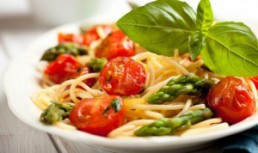 Spaghete cu sparanghel si rosii cherry