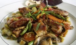 Stir fry cu legume si carne de porc