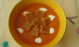 Supa crema de rosii cu crutoane