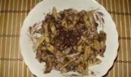 Tagliatelle cu nuca si mac