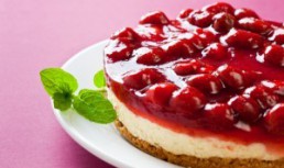 Tarta cu branza dulce si capsuni