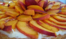 Tarta cu nectarine si crema de vanilie