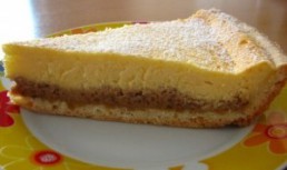 Tarta cu nuca, sos caramel si branza