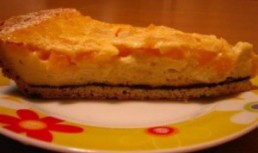 Tarta cu piersici si crema de vanilie