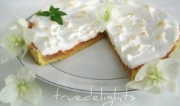 Tarta cu rubarba si bezea