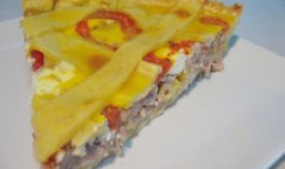 Tarta cu ton si rosii