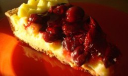 Tarta cu visine si crema aromata