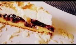Tarta de toamna cu prune si bezea