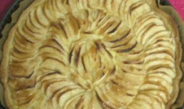 Tarta delicioasa cu mere si crema de vanilie