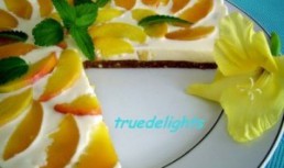Tarta racoroasa cu piersici