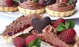 Tarte cu crema de ciocolata si zmeura
