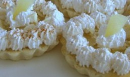 Tarte cu piure de mere si frisca