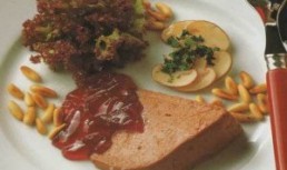 Terrine din ficat de pui si aspic de coacaze