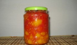 Tomate galbene in suc de rosii