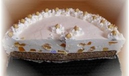 Tort cu alune si fructe