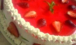 Tort cu capsune si iaurt