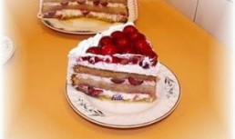 Tort cu cirese si crema alba