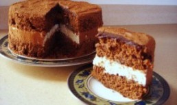 Tort cu crema de branza si chocolate fudge