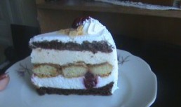 Tort cu crema de iaurt si whiskey