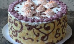 Tort cu fructe de padure