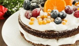 Tort cu fructe si crema de branza