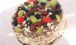 Tort cu fructe si crema de struguri