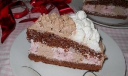 Tort cu mousse de zmeura si ciocolata