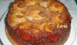 Tort cu nuci si mere caramelizate