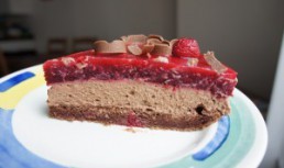 Tort cu zmeura si crema ganache