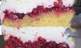 Tort cu zmeura si frisca si sampanie