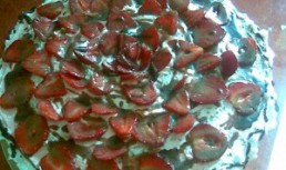 Tort  de  capsuni cu crema de capsuni