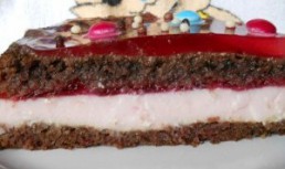 Tort de ciocolata cu iaurt si jeleu