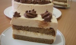 Tort de ciocolata si caise