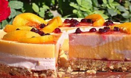Tort la rece cu caise si dulceata