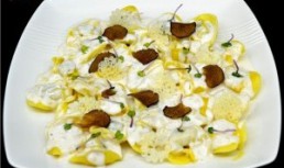 Tortellini in sos parmezan, cu trufe, biscuiti de parmezan si germeni