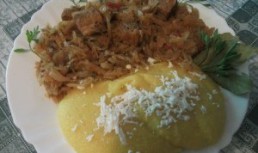 Varza dulce aromata cu carne de porc