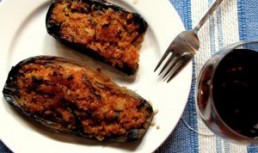Vinete umplute cu carne la cuptor