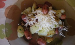 Craticioara cu cartofi si crenvusti