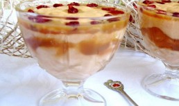 Crema de caise cu branza de vaci si merisoare