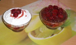 Desert cu mouse de vanilie si visine alcoolizate
