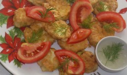 Dovlecei prajiti cu ou, rosii si usturoi