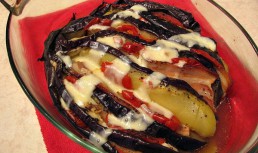 Evantai de vinete cu dovlecel, bacon si rosii