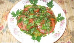 Fasole verde cu rosii si usturoi