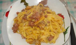 Fettuccine cu carnati si bureti