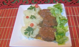 File de vitel cu sos de ceapa si rosii