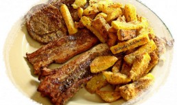 Fleica de porc cu cartofi prafuiti prin malai