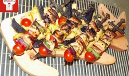 Frigarui de porc, piept de pui si legume