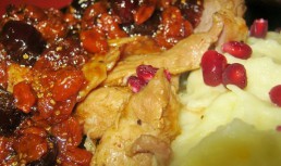 Friptura de curcan in vin cu piure de cartofi si chutney de merisoare