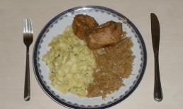 Friptura de iepure cu varza calita in sampanie si tagliatelle de casa