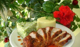 Friptura de vitel cu piure de cartofi si salata de varza